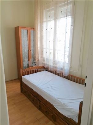 Izdajem komforan, lepo osvetljen stan na Vračaru