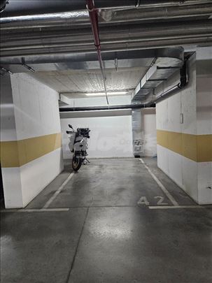 Iznajmljujem garažno mesto Voždove kapije