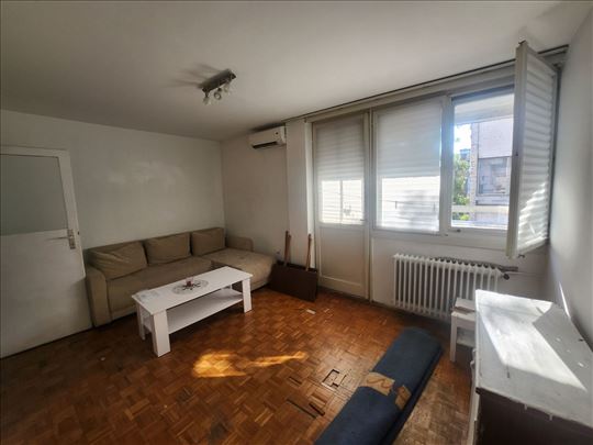Odlična lokacija, odmah useljiv stan
