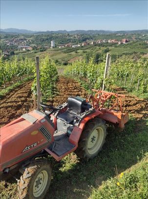 Prodaje se vocarski traktor KUBOTA ASTA 17 