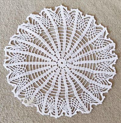 Ručno heklani milje prečnika 23 cm Imam dva ist, c