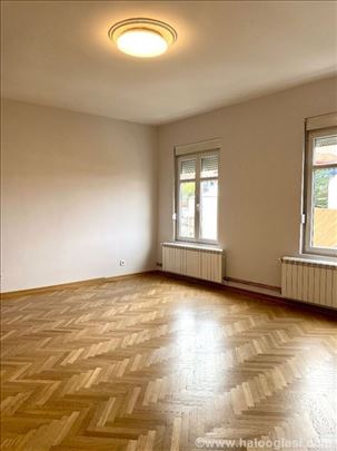 Tasmajdan 80m2 trosoban prazan pogodan za pp