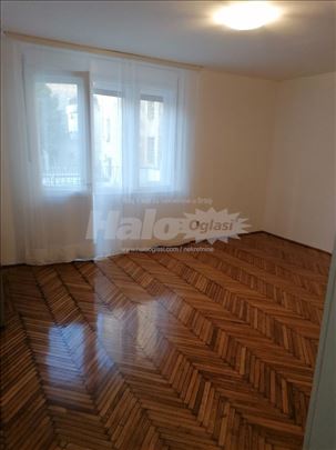 Izdaje se stan/kancelarija od 33m² u okol. Slavije