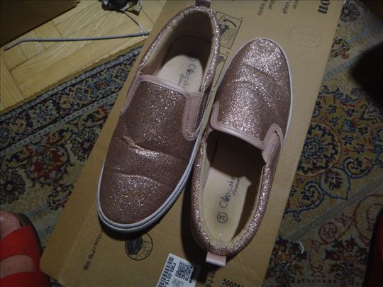 Patike br 34