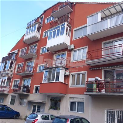 Prodaja stan Altina