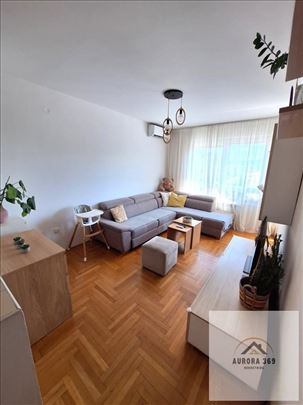 Prodaje Se OdliČan Dvoiposoban Stan U Novom Sadu- 