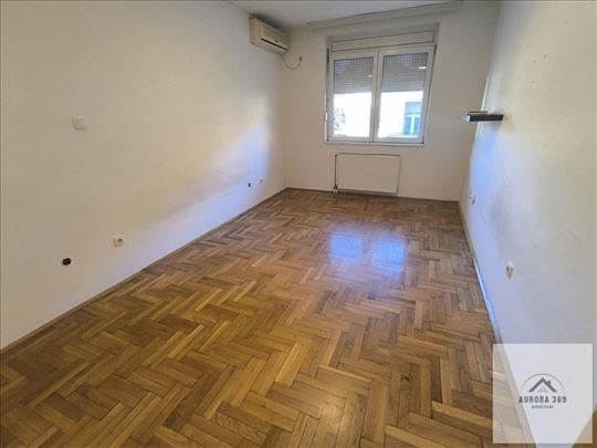 Prodaje Se Odmah Useljiva Garsonjera U Novom Sadu-
