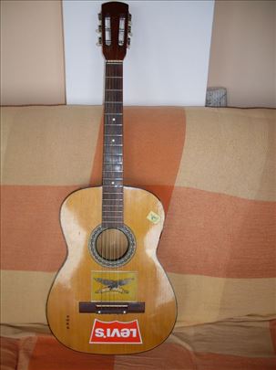 Akustična gitara ručne izrade