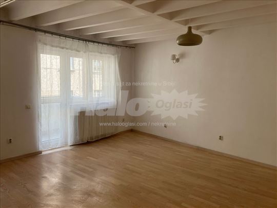 Centar, jedinstven svetao renoviran