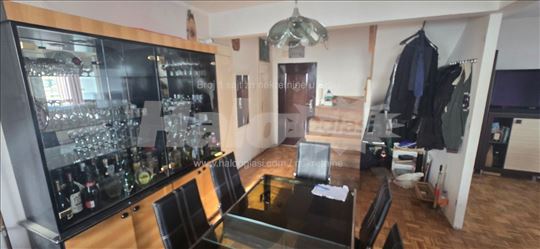 Duplex 90+42m2 deljiv na dva stana
