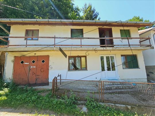 Dvoetažna kuća u Bogutovačkoj Banji