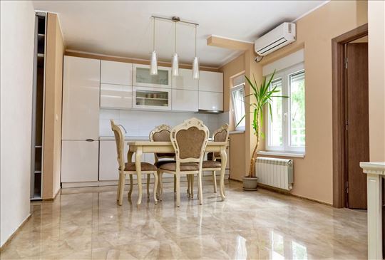 Gundulićev venac, renoviran, funkcionalan, ID23165