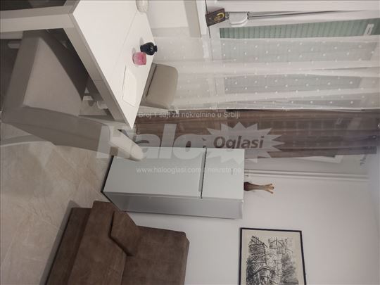 Izdaje se potpuno renoviran jednosoban stan