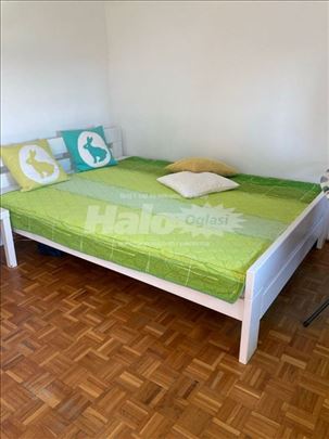 Izdajem sobu u Blok 70, Novi Beograd