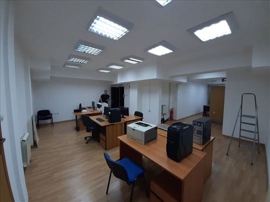 Kancelarijski stolovi, očuvani