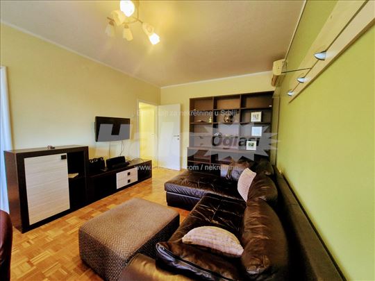 Odličan trosoban stan u centru Kragujevca – 78 m²
