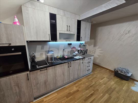 Hitna prodaja! Uknjižen LUX opremljen. Povrat PDV