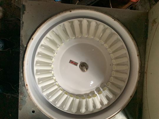 Prodajem prohromsku cisternu 2500 litara