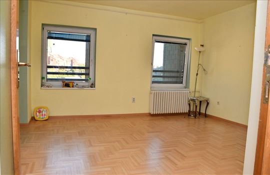 Banovo brdo, Ivice Devčića 58m2