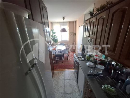 Izdaje se dvosoban stan kod Gradske Bolnice, 54m2