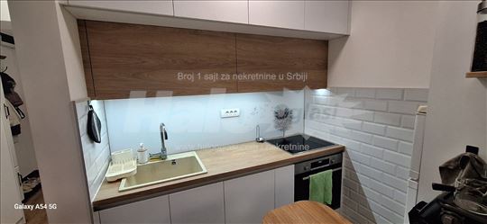 KOMPLETNO LUX renoviran stan za izdavanje