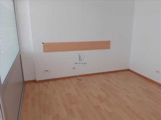 Lokal, Piramida, 46 m2