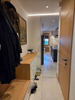 Lux 75m2 +193m2 dvoriste - novogr. Parking 
