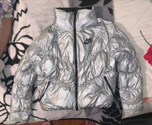 Nike jakna broj M 