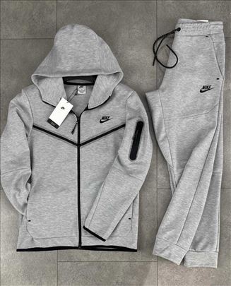 Nike  tech fleece -