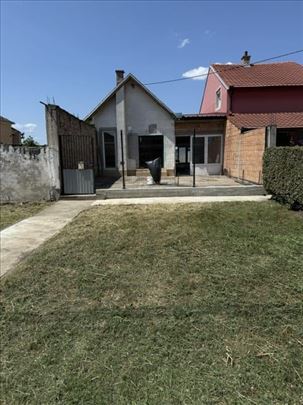 Starcevo kuca na 3.5 ari placa