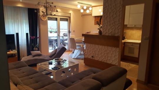 Ulcinjska, 85m2, novogradnja, terasa, garaža