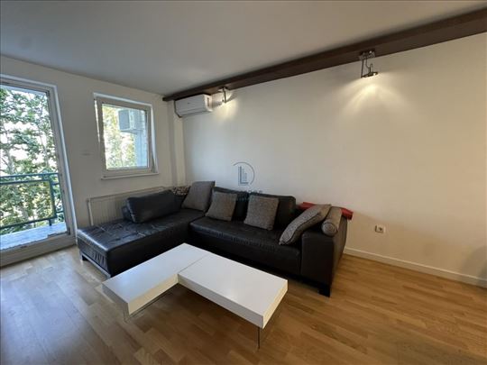 Blok 22, Antifašističke borbe, 67 m2