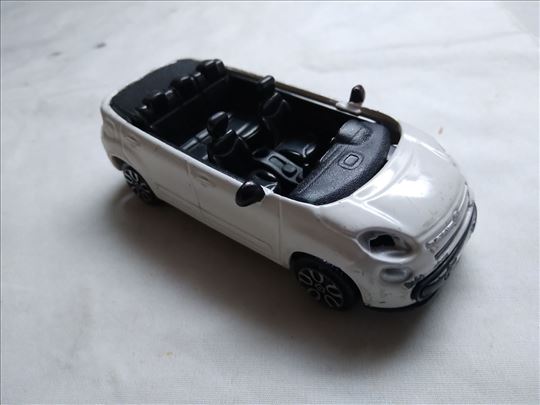 Burago Fiat 500 L 1:43,China,nedostaje krov,volan,