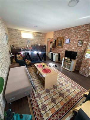 Dve kuće na jednom placu – odlična prilika u Bačko