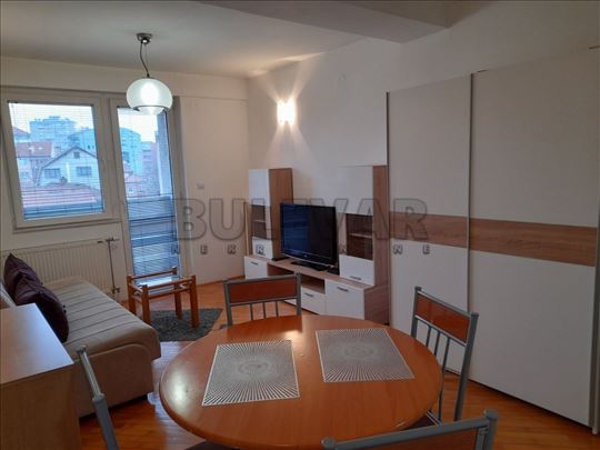 Izdaje se jednosoban namešten  stan, 29m2, Crveni 