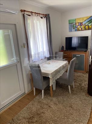 Izdavanje kuce u Surcinu namesteno