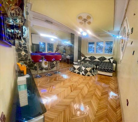 Jedinstven stan na Karaburmi, 57 m² – autentičan d