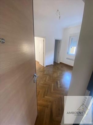 Trosoban stan, upravo renoviran