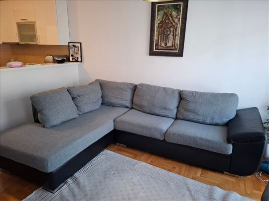 Ugaona garnitura sa mehanizmom za spavanje