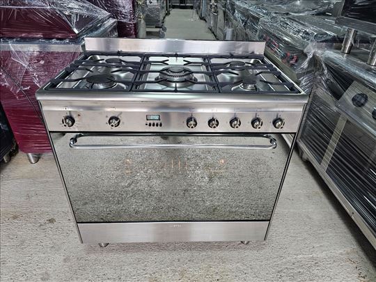 Grbić. Plinski sporet smeg