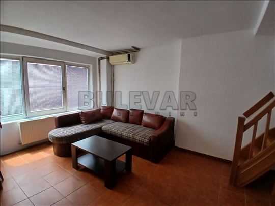 Izdaje se dupleks stan preko puta hale Čair, 54m2