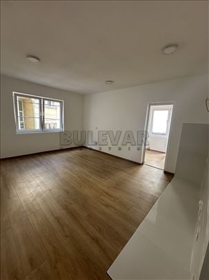 Izdaje se poslovni prostor (stan) u centru, 50 m2