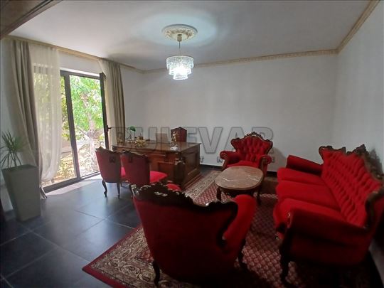 Izdaje se poslovni prostor u centru, 26m2