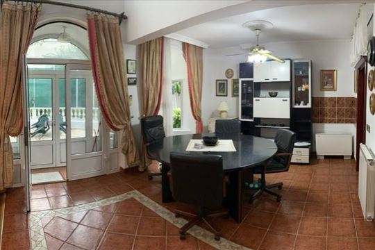 Izdajemo nameštenu kuću, Zvezdarska šuma, 260m2