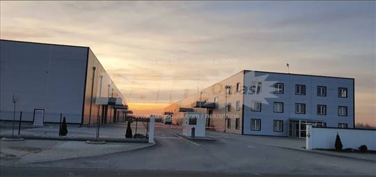Iznajmljivanje hale 3500 m² - deljiva na dva dela