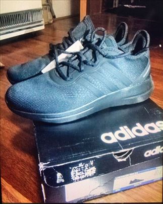Patike adidas broj 44 nove