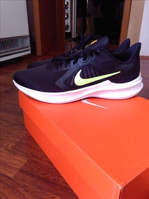 Patike Nike broj 45 i 46