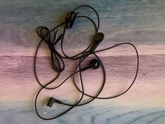 Prodajem Nokia 105 i obične slušalice