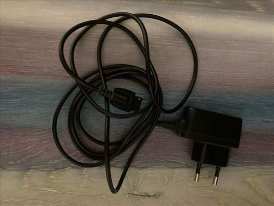 Prodajem punjač starijeg Siemens mobilnog