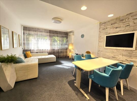 Renoviran 2.5 stan, Blok 38, Narodnih heroja, 62m2